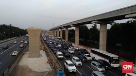 Distribusi Kendaraan Tak Merata, Tol Jakarta-Cikampek Macet