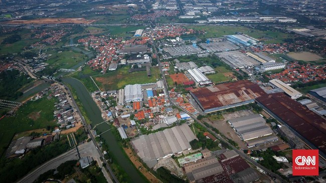 Kawasan industri Cikarang dari atas udara, Jawa Barat, Kamis 14 Juni 2018. CNNIndonesia/Safir Makki