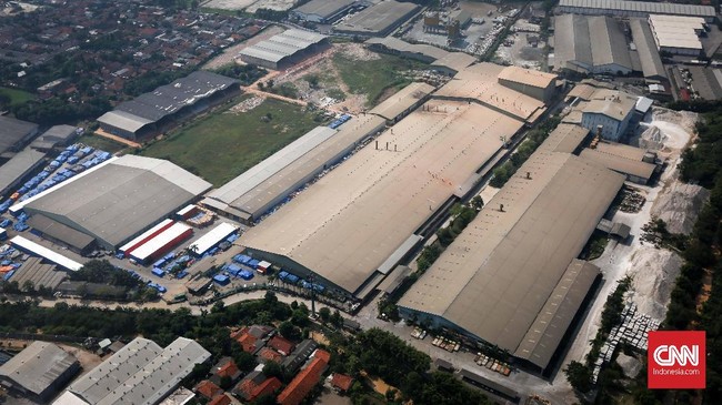 Kawasan industri Cikarang dari atas udara, Jawa Barat, Kamis 14 Juni 2018. CNNIndonesia/Safir Makki