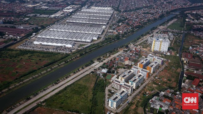 Kanal banjir timur dilihat di atas udara, Bekasi, Jawa Barat, Kamis, 14 Juni 2018. CNNIndonesia/Safir Makki