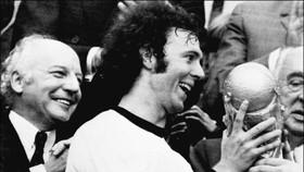 Franz Beckenbauer, 'Der Kaiser' Pionir Posisi Libero Legendaris