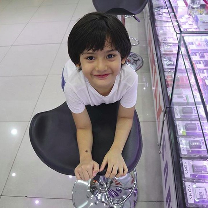 <p>Sekarang King udah jadi kakak lho. Pada tanggal 21 Mei lalu, Fairuz melahirkan seorang bayi perempuan bernama Queen. (Foto: Instagram/ @fairuzarafiq)</p>