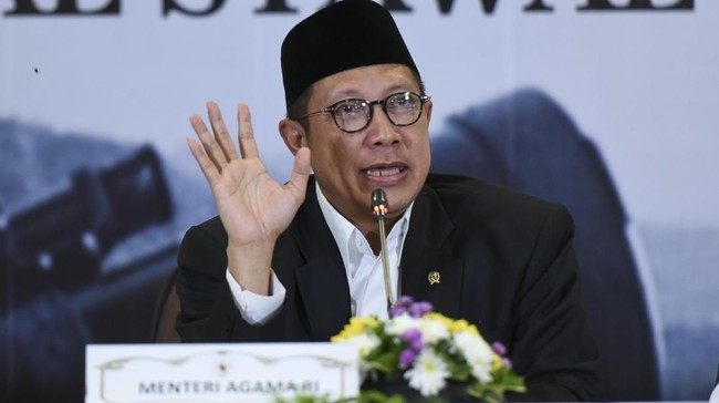 Menag Lukman menolak memberikan penjelasan soal uang yang disita KPK. Menurutnya, keterangan hanya akan lebih dulu disampaikan kepada KPK.