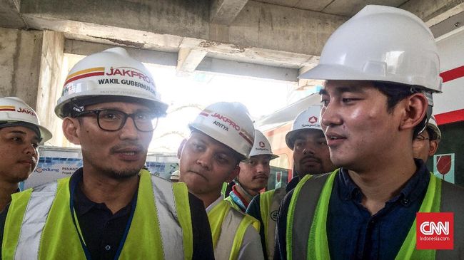 Sandiaga Ingin Harga Tiket LRT Gratis Selama Asian Games Wakil Gubernur DKI Jakarta Sandiaga Uno menginginkan harga tiket LRT digratiskan sementara selama gelaran Asian Games 2018.