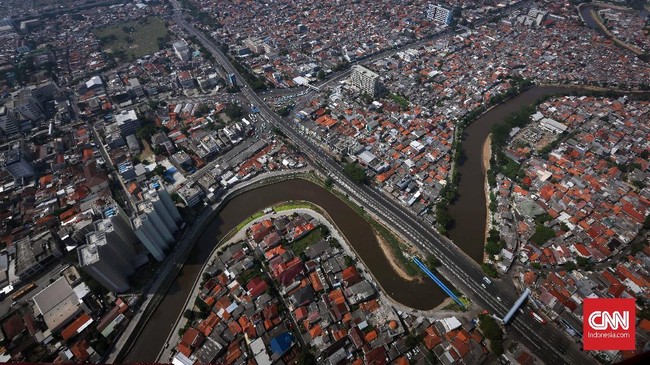 PT Antam ikut serta dalam kegiatan pemecahan rekor MURI "Bebersih Ciliwung" yang diikuti sebanyak 8.305 partisipan.