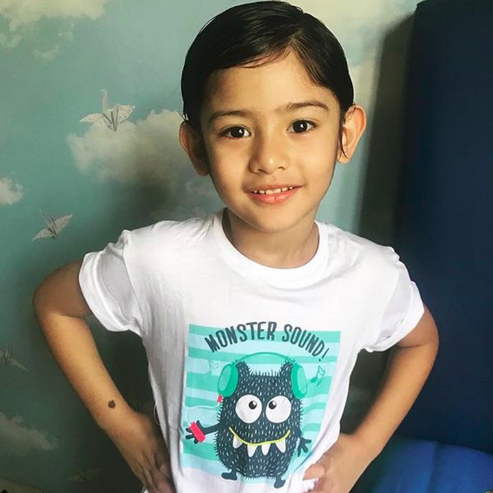 <p>Aih, mancung banget hidungmu, Nak. Makin ganteng deh. (Foto: Instagram/ @fairuzarafiq)  </p>