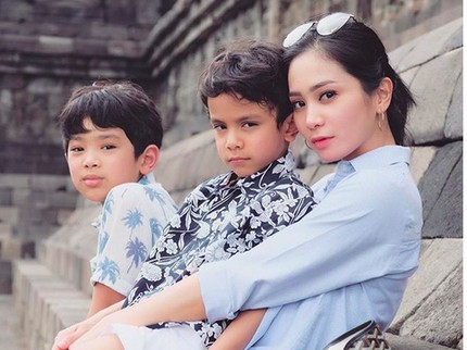 Nikah Muda, 5 Artis Cantik Ini Jadi Ibu Tiri di Usia 20-an Tahun