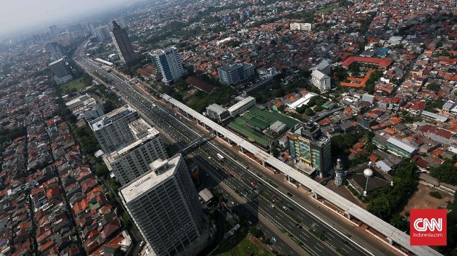 Istana tantang Ketua Dewan Pembina Partai Gerindra Prabowo Subianto adu data soal biaya pembangunan LRT supaya terbukti siapa yang benar dan salah.