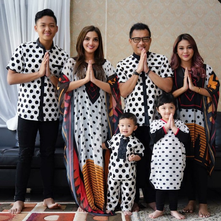 <p>Baju kompakan pas Lebaran kayak keluarga Anang-Ashanty? Oke juga lho. (Foto: Instagram/ashanty_ash)</p>