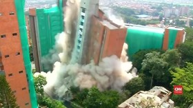 VIDEO: Apartemen 18 Lantai di Kolombia Rata dengan Tanah