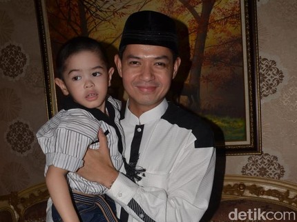Rencana Dude Harlino Daftarkan Anak ke Pesantren