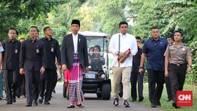 Jokowi dan Keluarga Salat Id di Kebun Raya Bogor