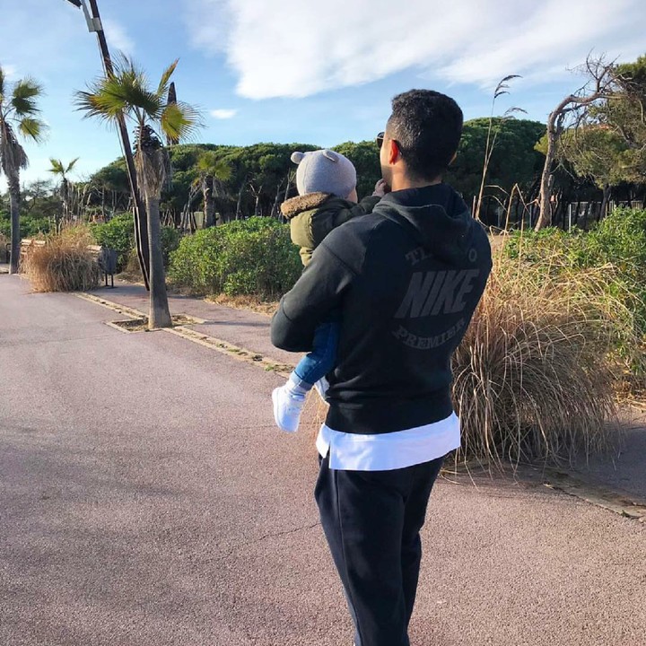 <p>Mau jalan ke mana ya ayah dan anak ini? (Foto: Instagram/thiago6)</p>