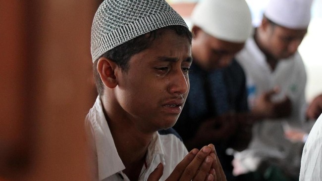 Myanmar memecat Mayjen Maung Maung Soe, mantan Kepala Komando Barat di Rakhine yang dituduh terlibat dalam kekerasan terhadap Rohingya.