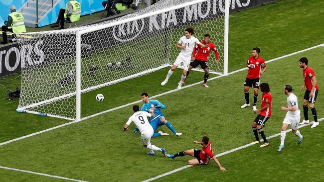 Duel timnas Mesir lawan Uruguay pada babak penyisihan grup Piala Dunia di babak pertama berakhir imbang di babak pertama.
