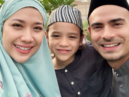 Potret Manis Keluarga Rayakan Lebaran, Mana yang Paling Kece, Bun?