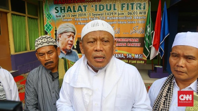 Dalam surat yang ditulis dari dalam Rutan Polda Metro Jaya, Eggi Sudjana menjelaskan bahwa 'people power' yang dimaksud adalah aksi demo di Bawaslu.