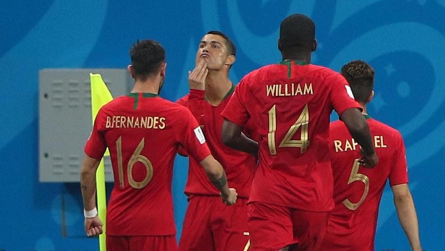 Cristiano Ronaldo kembali jadi sorotan di Piala Dunia 2018. Selain tampil impresif di laga Portugal vs Spanyol, selebrasi golnya pun jadi perbincangan.