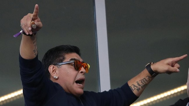 Diego Maradona meminta akses untuk berbicara kepada skuat timnas Argentina yang disebut tengah memanas akibat konflik internaldemi meningkatkan moral pemain.