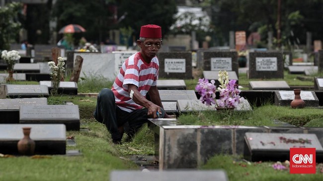 Sebanyak 12 makam di Magelang dirusak, di antaranya 11 makam Nasrani dan satu makam Muslim. Polisi berharap kasus ini tak dikaitkan dengan isu SARA.