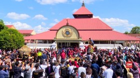 VIDEO: Berebut Gunungan Garebek Syawal