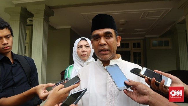 Sekjen Gerindra Ahmad Muzani menilai pemecatan guru di Bekasi merupakan cerminan bahwa masyarakat belum siap menerima perbedaan pilihan politik.