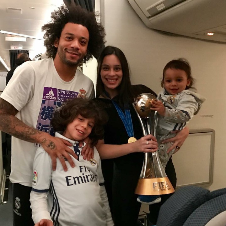 <p>Tiap pertandingan Marcelo ajak keluarga terus nih untuk dapat dukungan terbaik. (Foto: Instagram/claricealves)</p>