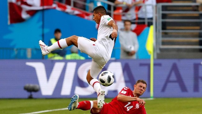 Peru dan Denmark gagal mencetak gol dalam laga babak pertama yang berlangsung di Stadion Mordovia Arena, Sabtu (16/6) malam WIB.