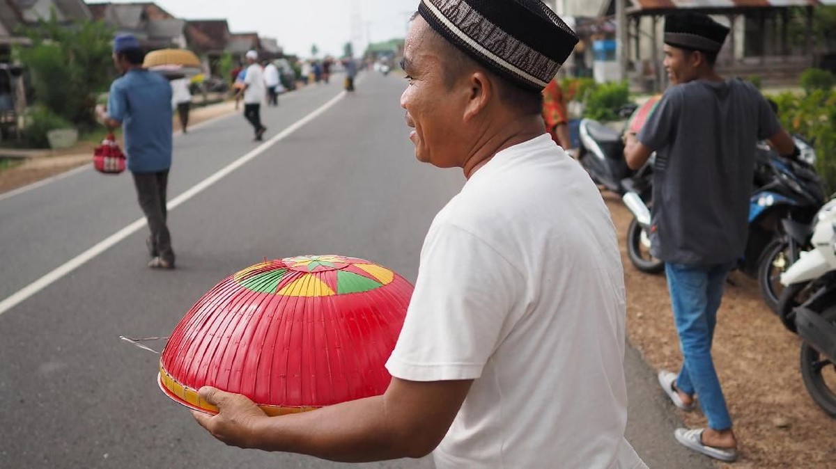 FOTO: Makan Bedulang, Tradisi Lebaran Unik di Bangka