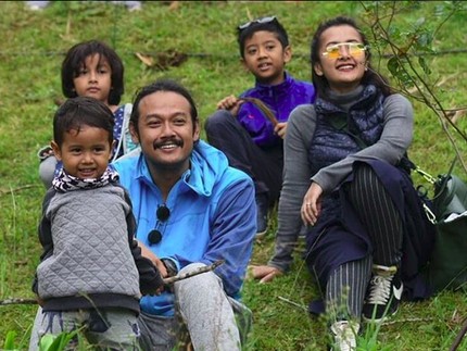 Aksi Kocak Anak Bungsu Widi Mulia di Pentas Seni Sekolahnya