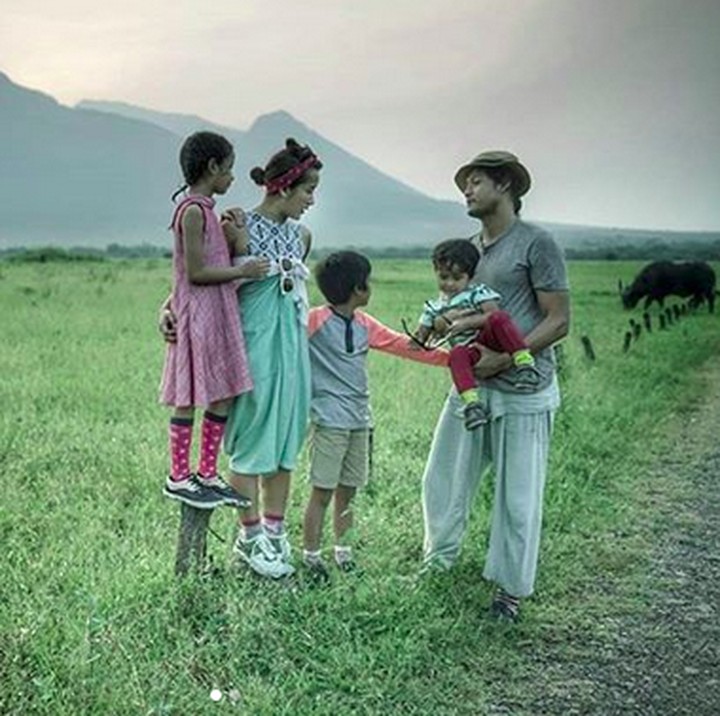 <p>Sesekali mengajak anak dekat dengan alam juga bisa jadi ide quality time-an sama keluarga nih. (Foto: Instagram/ @widimulia)  </p>