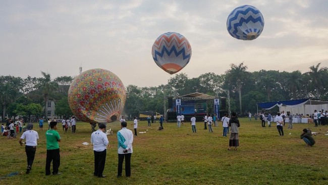 Menhub Budi Karya menyebut dalam dua hari terakhir ada 84 komplain dari pilot soal balon udara yang bisa membahayakan penerbangan.