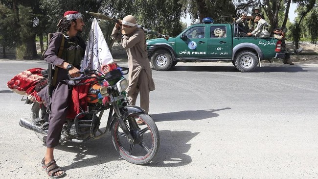 Pemerintah Iran dilaporkan akan menggelar dialog dengan kelompok Taliban untuk membantu proses perdamaian dengan pemerintah Afghanistan.