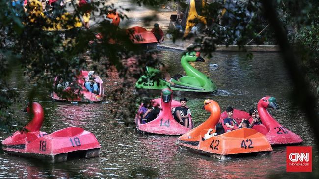 Taman Impian Jaya Ancol memberikan diskon sementara Kebun Binatang Ragunan menggratiskan tiket masuk bagi pengunjung bertinta pemilu.