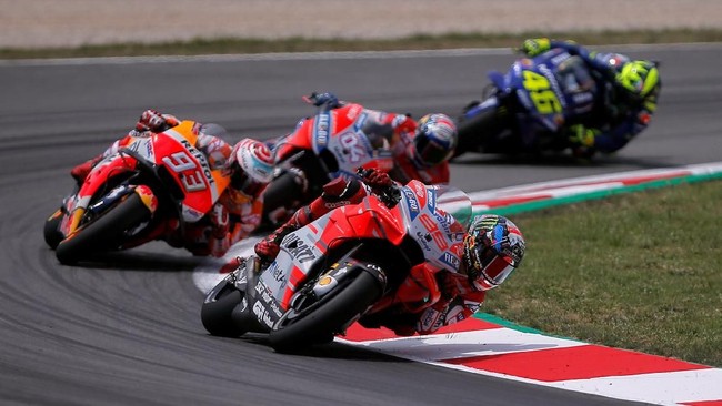 Pebalap Ducati Jorge Lorenzo menang MotoGP Catalunya 2018 dengan mengalahkan Marc Marquez dan Valentino Rossi di Sirkuit Barcelona, Minggu (17/6).