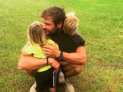 Begini Quality Time Chris Hemsworth Bersama Keluarga