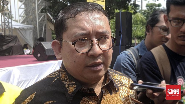 Wakil Ketua DPR Fadli Zon menilai Ali Mochtar Ngabalin sudah seperti jubir kampanye Jokowi ketimbang sebagai tenaga ahli di Kantor Staf Presiden.
