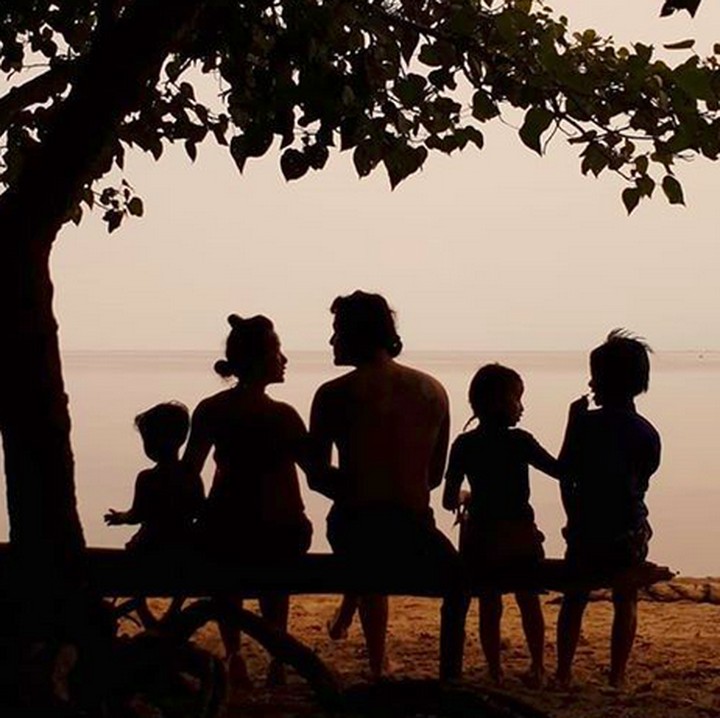 <p>Difoto dari belakang sehingga jadi potret siluet begini keren banget ya mereka? (Foto: Instagram/ @widimulia)  </p>