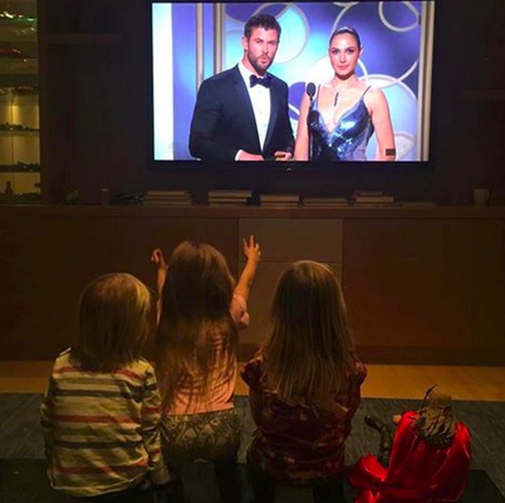 <p>Bagi Chris Hemsworth, adalah sesuatu yang amat membahagiakan ketika anak-anaknya bangga pada dirinya. (Foto: Instagram/ @chrishemsworth)  </p>