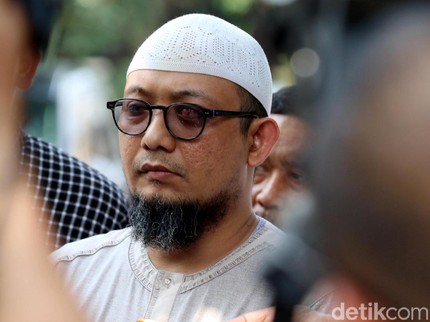 Romansa Cinta Novel Baswedan & Istri: Naksir Berat, Lamar, Nikah