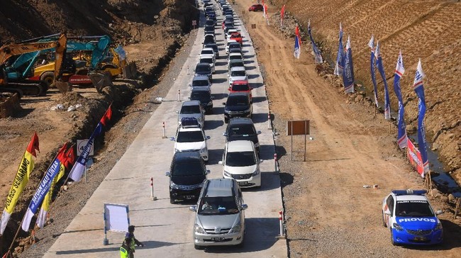 Kepadatan arus balik mulai terjadi di sejumlah titik. Kepadatan tersebut antara lain terjadi di Tol Palimanan- Kanci dan Cikopo Palimanan.