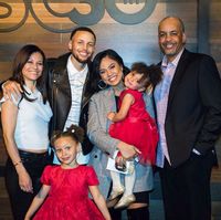 Potret Harmonis Keluarga Kecil Pebasket Stephen Curry - Foto 1