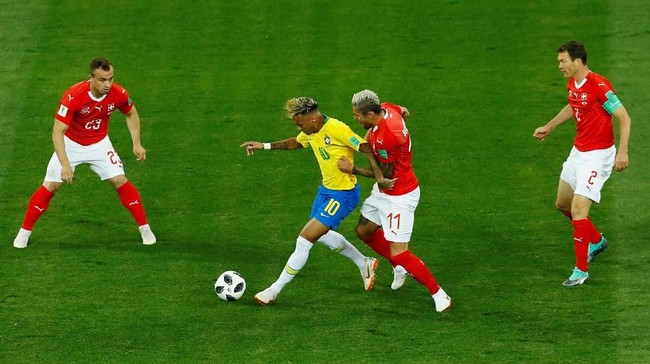 Media-media Brasil melayangkan kritik pedas terhadap Neymar usai timnas Brasil ditahan imbang Swiss 1-1. Bintang PSG itu bahkan disebut sebagai bencana besar.