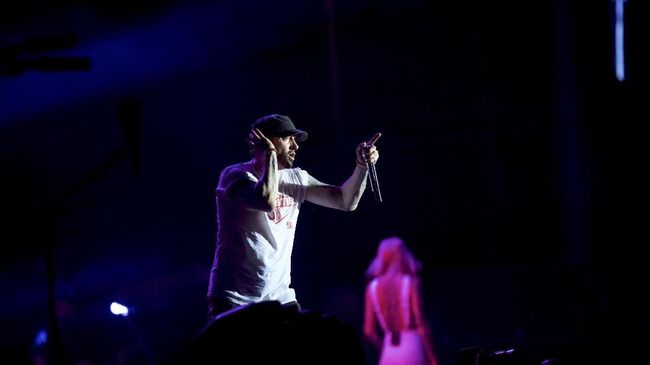 Rapper Eminem semakin 'rajin' berproduksi. Kali ini, dia merilis film dokumenter tentang kehidupannya sendiri dalam 'Marshall From Detroit'.