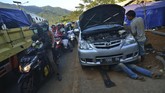 FOTO : Potret Lelah Kaum Urban dalam Arus Balik Lebaran 2018 Setelah lelah terlibat dalam kemacetan dan kepadatan lalu lintas pada mudik pekan lalu, kini kaum urban terlibat arus balik usai rayakan lebaran di kampung.