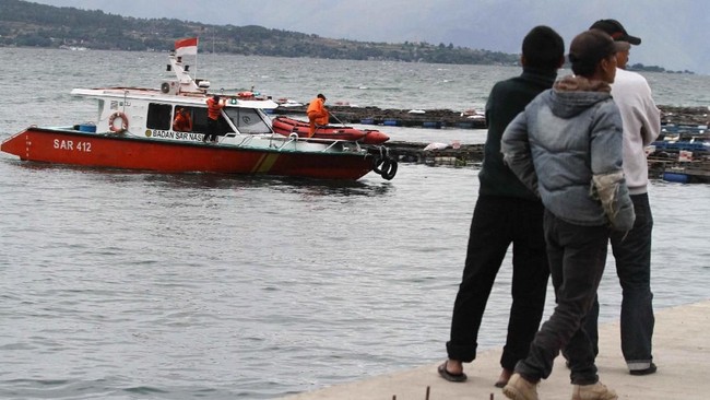 KM Lestari Maju tenggelam saat berlayar dari Bulukumba menuju Kabupaten Selayar, Sulawesi Selatan. Diduga kapal tersebut mengalami kerusakan mesin.