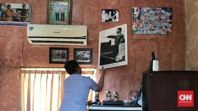 Petugas Lapas Kelas II A Tangerang gelagapan diminta menunjukkan rekaman CCTV, pada saat yang sama Ombudsman mendapati poster Hitler di ruang kepala keamanan.
