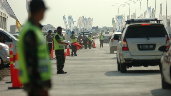 Sistem satu arah diterapkan mulai dari Cipali KM 219 hingga KM 72 dan berlanjut dari tol Cikampek KM 72 hingga KM 03 yang mengarah ke Jakarta.