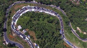 Macet Parah, Kendaraan Mengular 15 KM di Jalur Gentong Tasikmalaya
