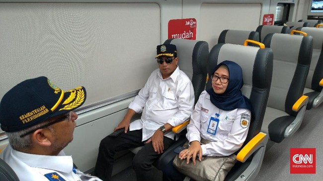 Menteri Perhubungan Budi Karya Sumadi mengatakan sedang menggodok pembangunan transportasi kereta bandara rute Pasar Minggu ke Bandara Soekarno-Hatta.